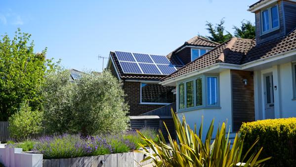 TVA 5,5 % panneaux solaires : ce que vous devez savoir pour profiter du taux réduit en 2025