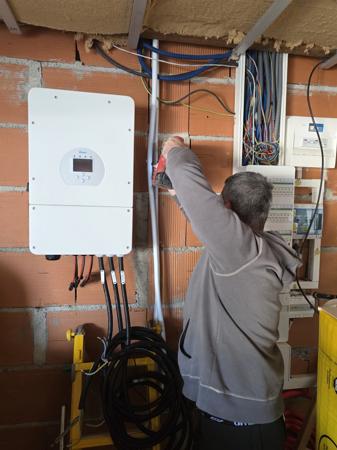 Onduleur et coffret de protection photovoltaïque