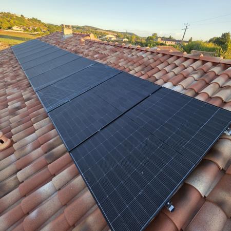 Panneaux solaires sur toiture tuiles
