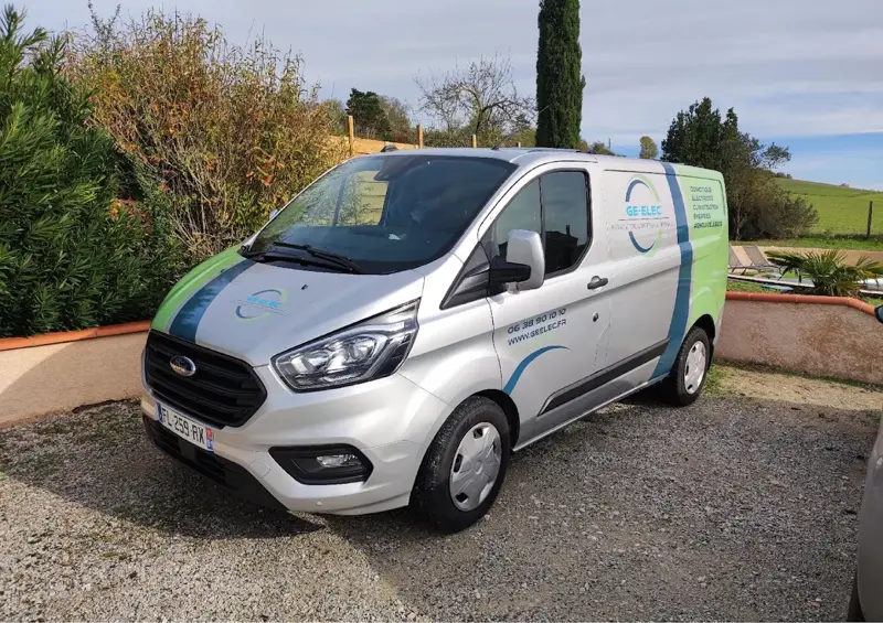 Camionnette d'intervention GE-ELEC, électricien dans le Tarn