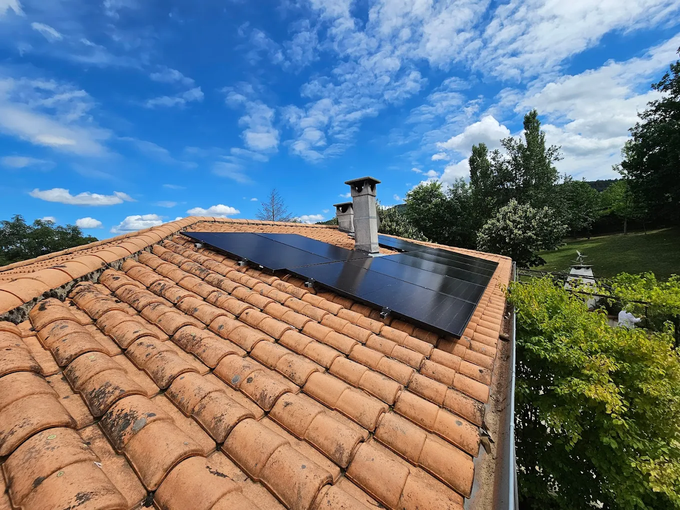Installation panneaux solaires photovoltaïques maison tuiles canal Castres GE-ELEC